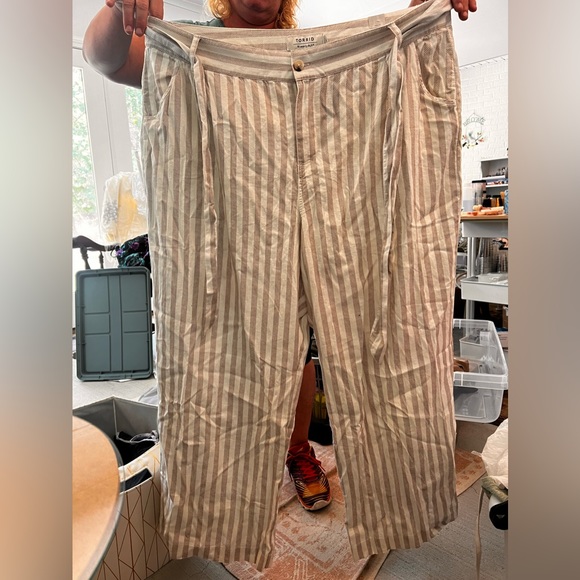 25% off listed price. Plus size dress slacks. Front zip/button w/waist tie belt. - Picture 6 of 7